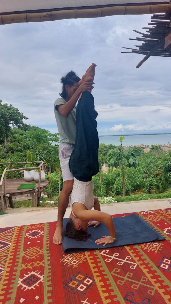 Yoga con vista al mar